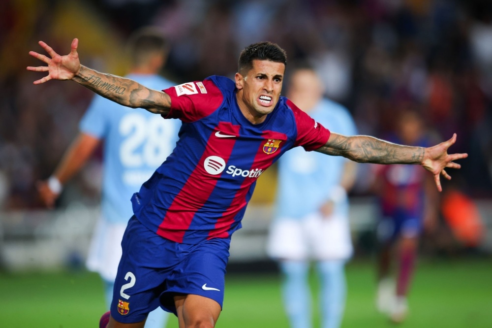 随机莱万多夫斯基连续十五场比赛得分超过突破纪录，老鹰挑战极限！