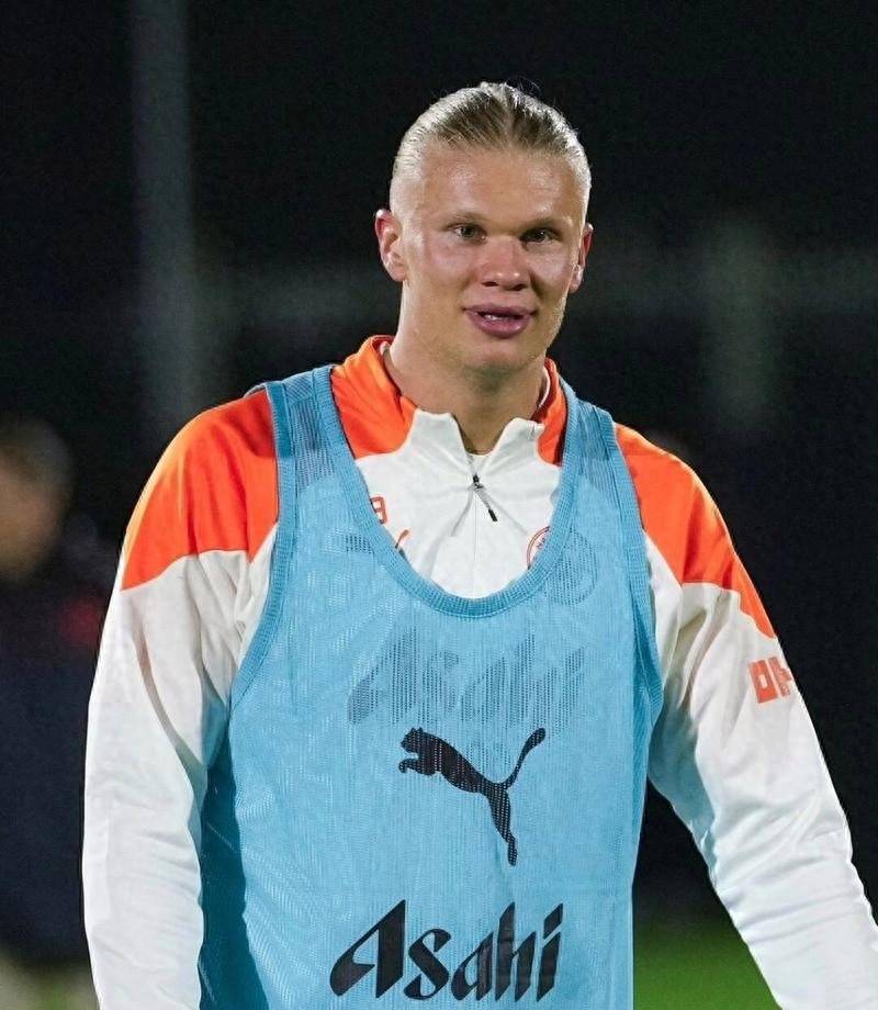 随机哈兰德迎来二十赛季高光表现，德国队球迷沸腾！